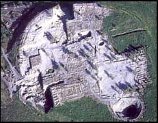 Vue aérienne des ruines de l'ancien Megiddo dans la vallée de jezréel